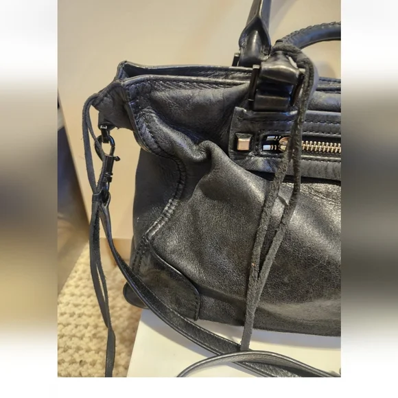Rebecca Minkoff Regan Black "Distressed" Leather Satchel/Crossbody Bag Ret.$399 - Picture 5 of 12